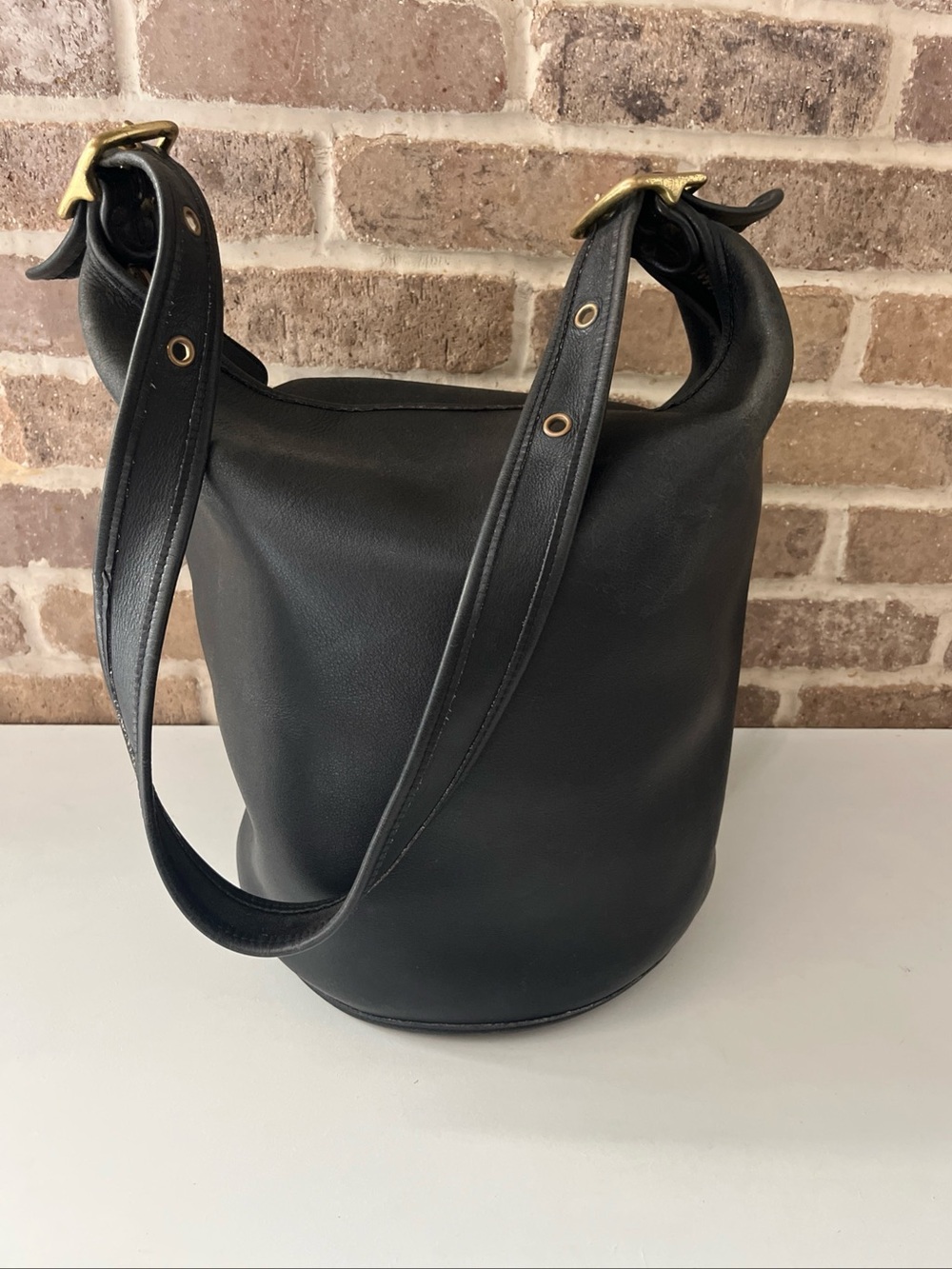 Vintage coach 9085 black leather duffel sack bucket feed shoulder bag, large USA